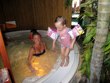 Värmande bubbeldopp. Oliven förbereder bomben. :)