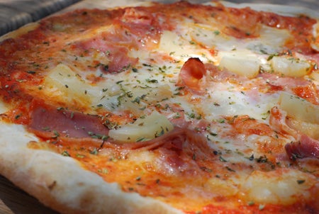 Min favvo-pizza, ananas, skinka och gorgonzola.Och gooood mozzarella på det! Mums!!