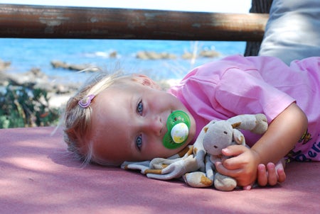 Lilla busen som börjat med napp på äldre dar!!!! Förhoppningsvis ryker den på 3-årsdagen om några dar ;)