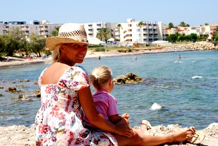 Utsikt mot hotellet från klipporna utanför restaurangen.