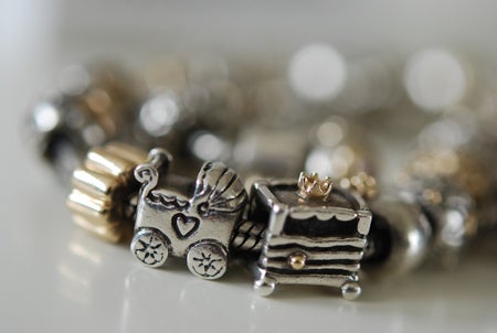 Den lilla barnvagnen fick jag när Olivia föddes. Och Prinsessan-på-ärten på min allra första mors-dag. 