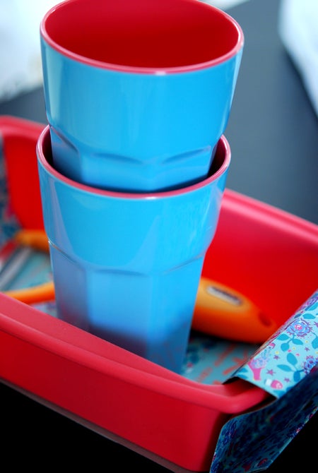 Nytt i köket. I turkos och korall. Underbara färgklickar!