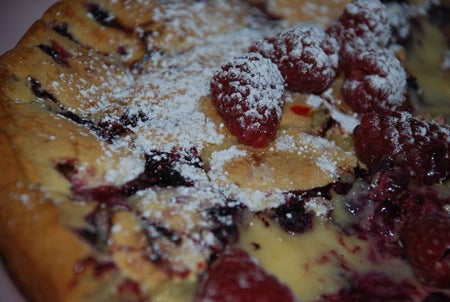 Kladdig kladdkaka med bär (som blev nååågot för kladdig ;-) )