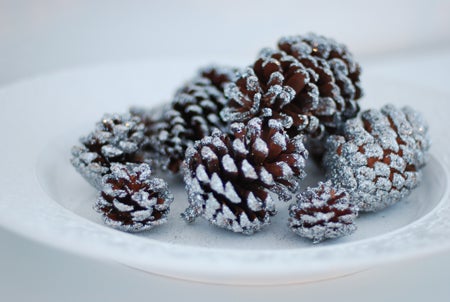 Glitterkottar köpta på RUSTA pryder fina uppläggningsfatet från Mateus