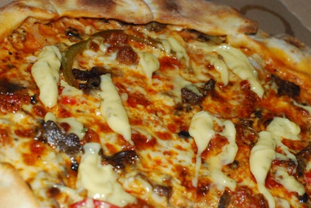 Och Mickes. Som oxå slank ner utan problem. Sen satt vi och jäste i soffan och ojade oss över att inte äta pizza mer... som vi alltid gör men glömmer bort det dagen efter ;)