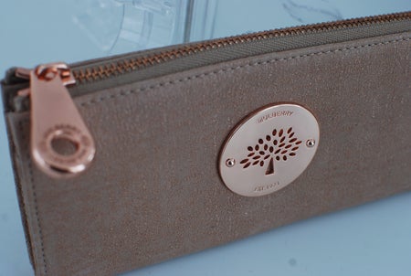 Och i paketet från i måndags låg en sprillans ny plånbok ♥ Daria slim zip wallet