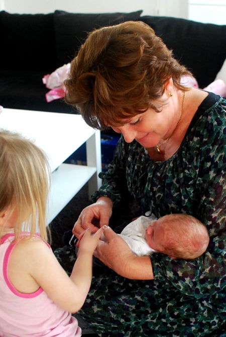 Sebastian fick äntligen mysa med sin fina farmor ♥