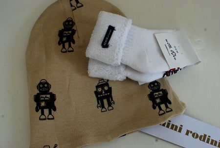 Det innehöll coolaste mössan och söta strumpor till lilleman. Tusen tack Elli m. fam ♥