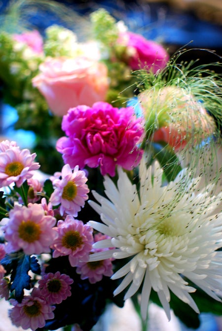 Påskbukett till mormor, Olivia har valt med omsorg :-) Rosa ska det va!