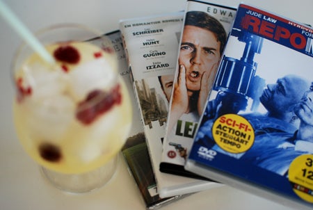 iskall apelsinsaft med is och hallon, sluurp. Och en hel drös filmer!