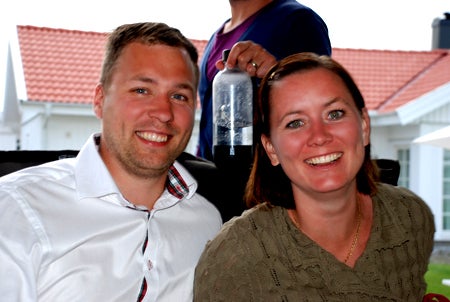 Fler glada grannar anslöt till middagen :)