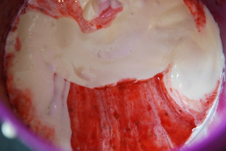 Om kakan blir hälften så god som smeten till både botten och fyllningen var så blir den en succé!