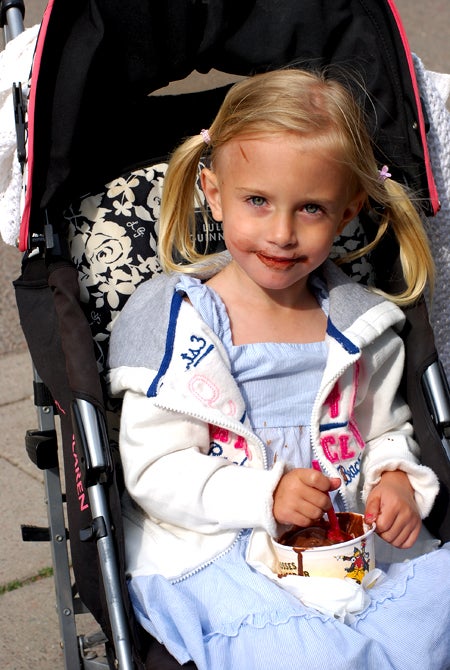 Olivia körde på ett säkert kort. Choklad. Från topp till tå ;-)