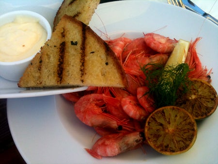 Jag valde en skål räkor med aioli och bröd, mmm!