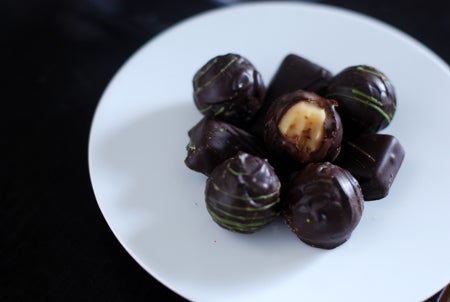 Favoriterna är limetryffel, smörkola och citronkola, alla doppade i mörk choklad. Mmmmmmm! Marabou släng dig i väggen ;)