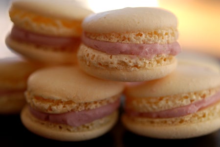 Dagens smak blev citronmacaroon med björnbärssmörkräm
