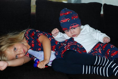 Du hörru syrran jag får slagsida här när du gör så där..