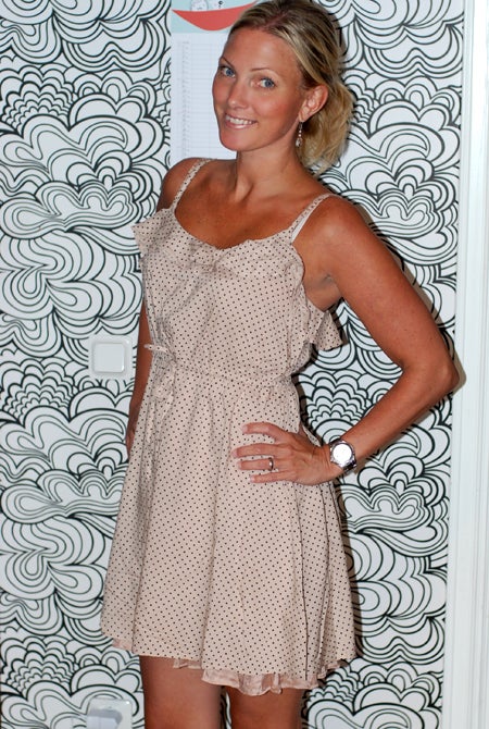 Söt men för stor. Detta är strl 38. Den svarta satt mycket bättre och var i 36. Så går det när man impuls-shoppar ;-)