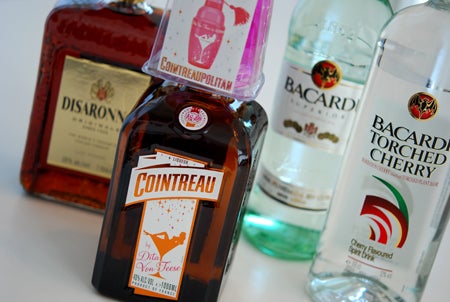 Amaretto (för att kunna göra Mai Tai), Cointreau (mest för den söta rosa shakern lagom till en Cosmo som följde med på köpet, haha) Bacardi och Bacardi Cerry.