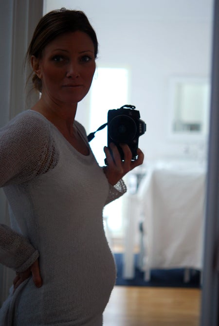 Fota soj själv var ju nästan omöjligt, får be Micke ta en bättre bild när han är hemma. Men här är iallafall magen i dag, i v 20 :)