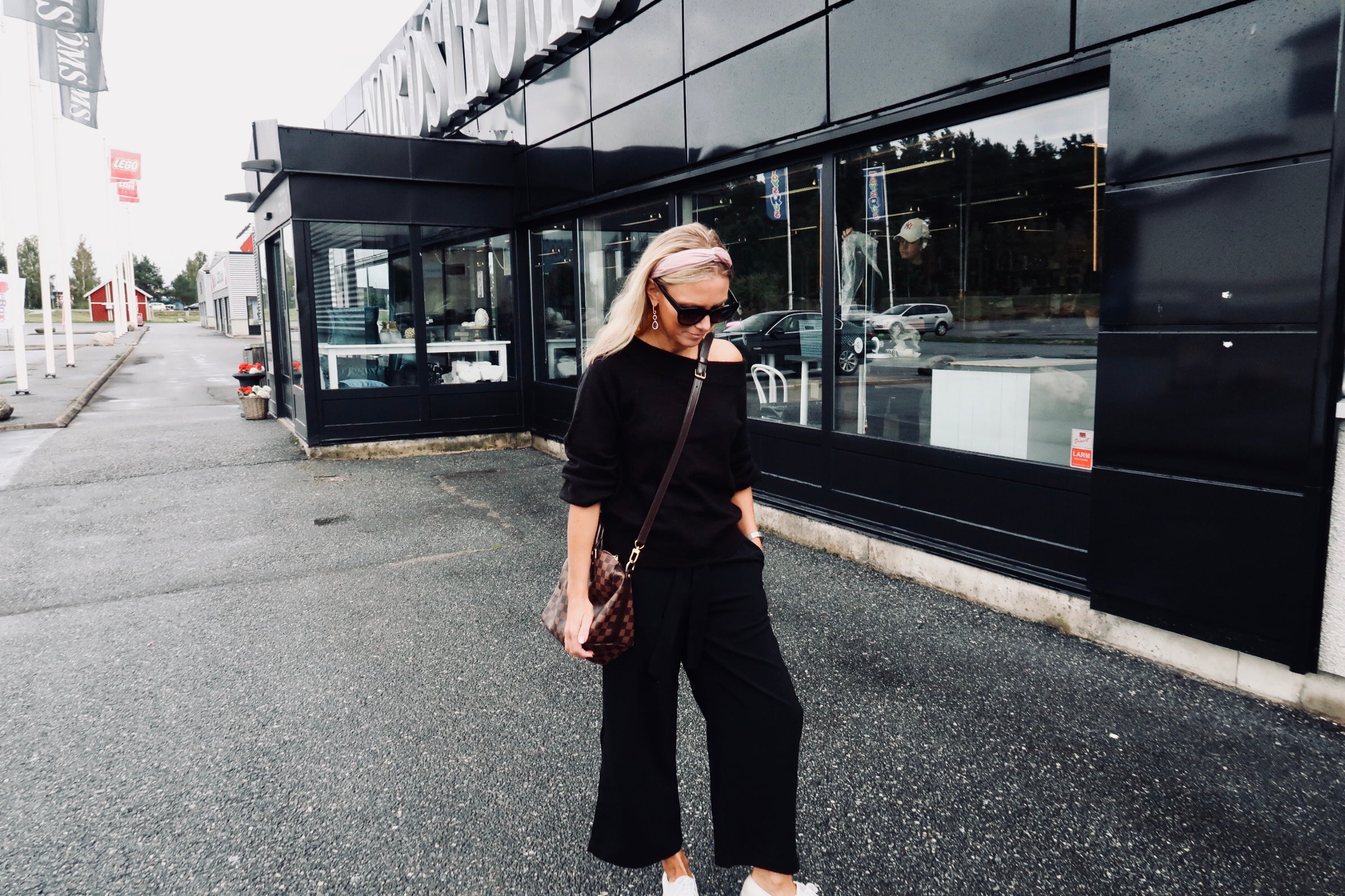 B7778321 0dc6 47a5 b746 c057a33b7969