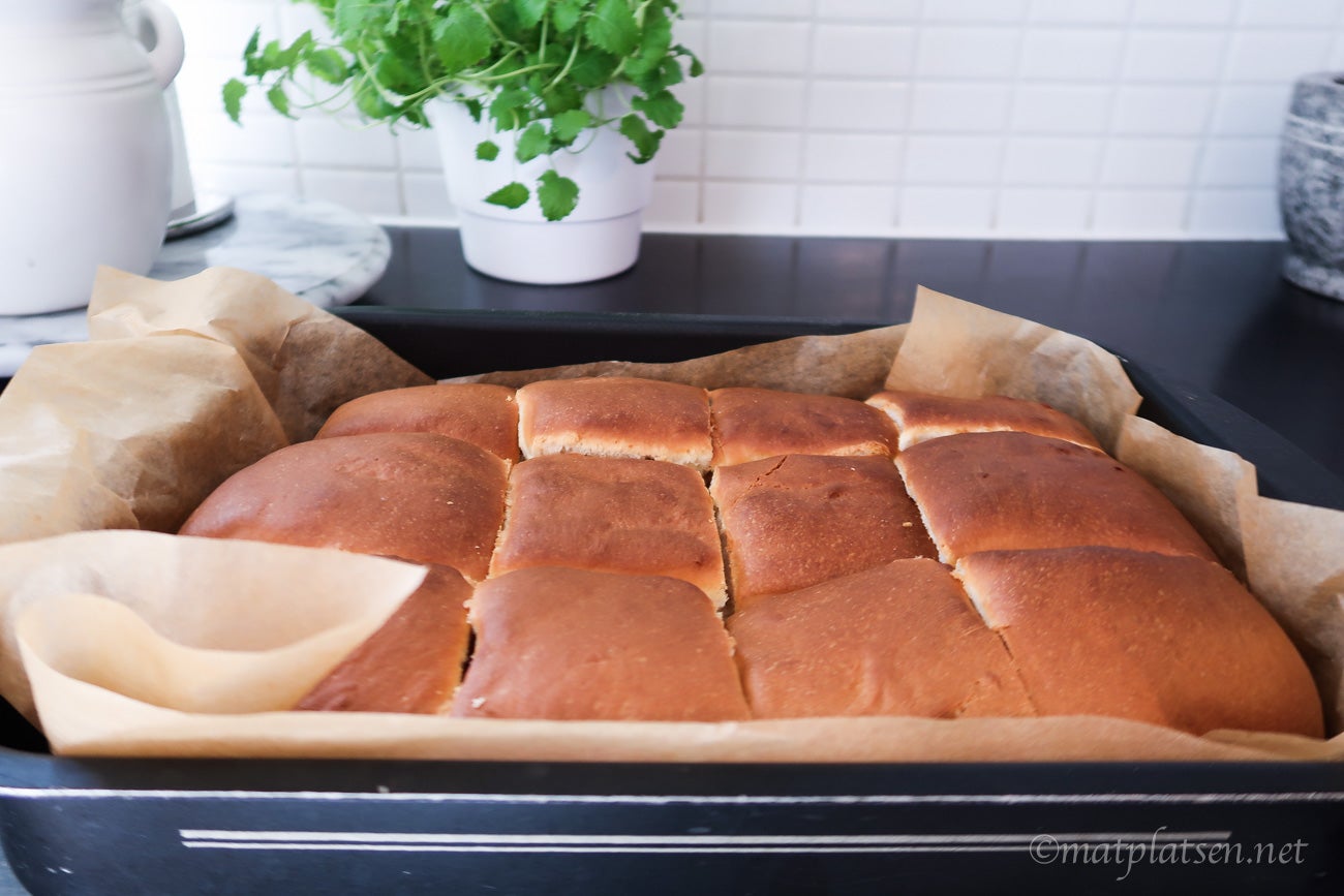 Tekakor i långpanna nygräddade