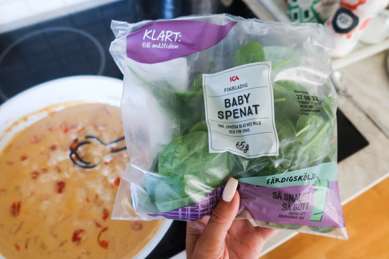 Pastasås med hummerfond och tomater