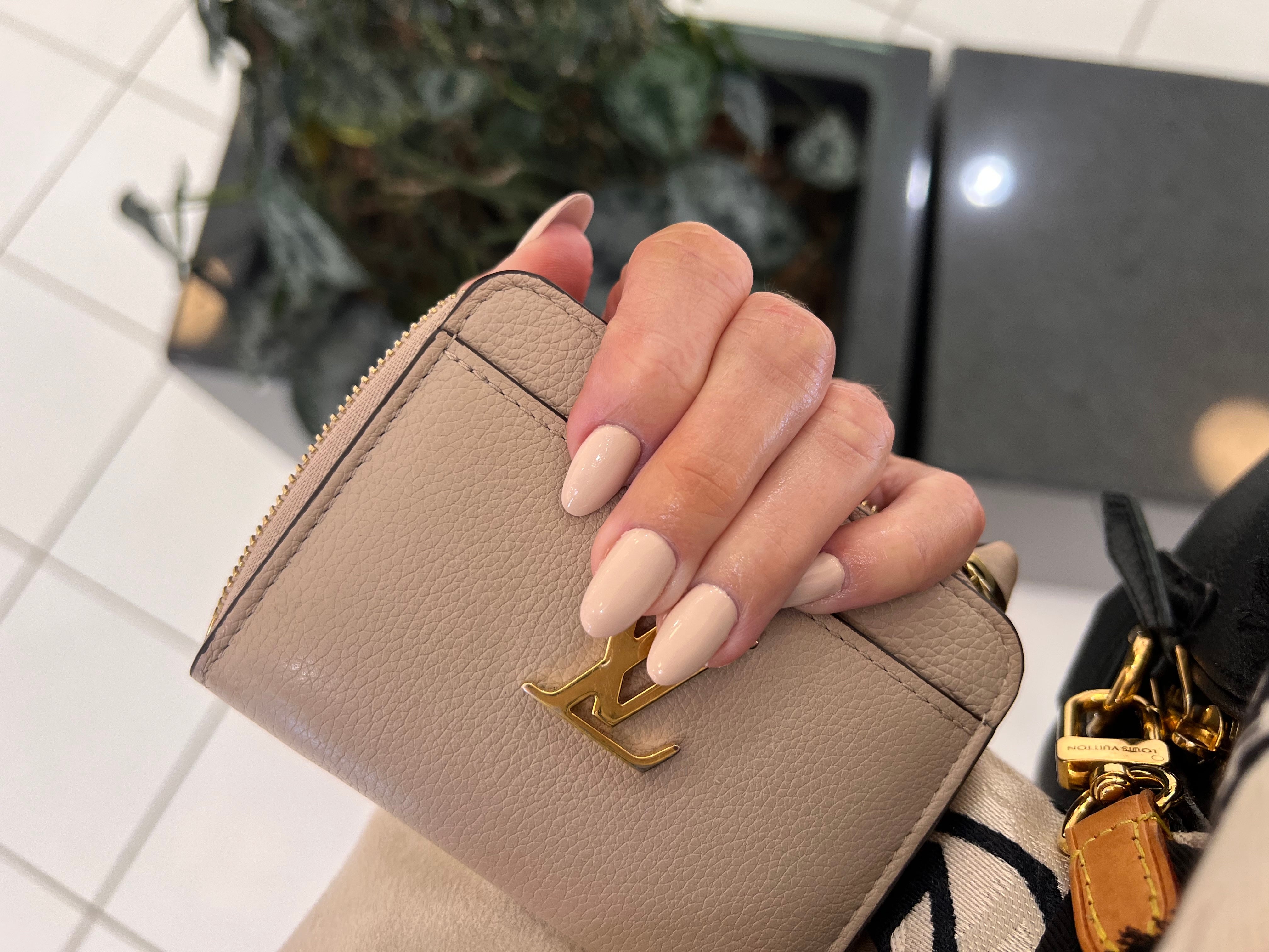 2F0EFB42-289F-4703-A204-A03CF9DB3BA5