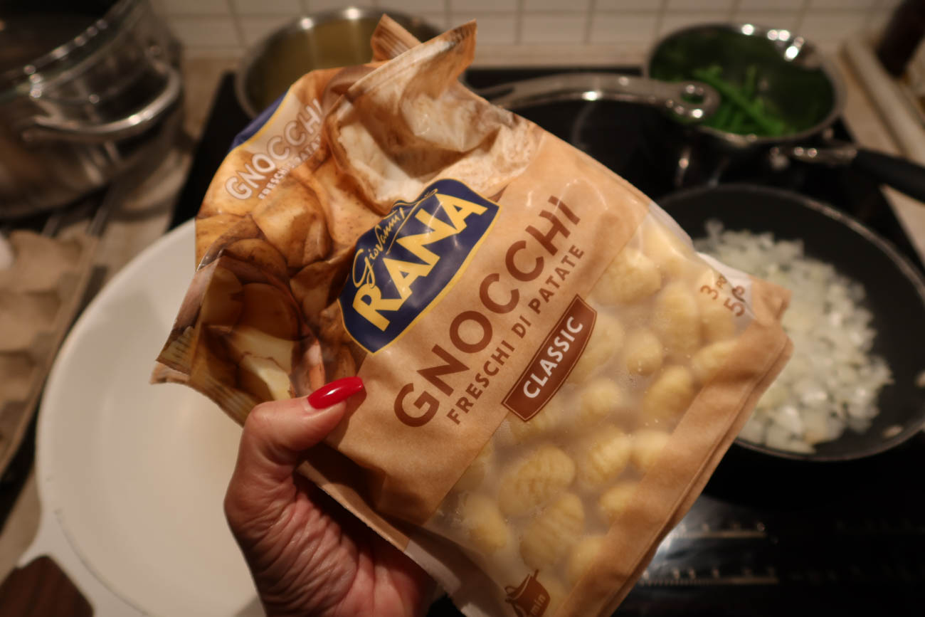 Fläsk och lök steks gyllenbrunt till falska kroppkakor