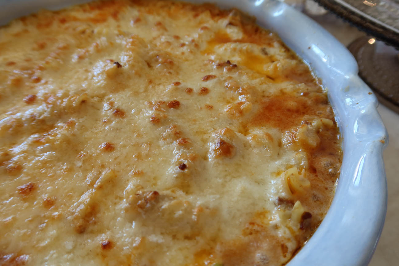 Färdig gratäng med smält osttäcke