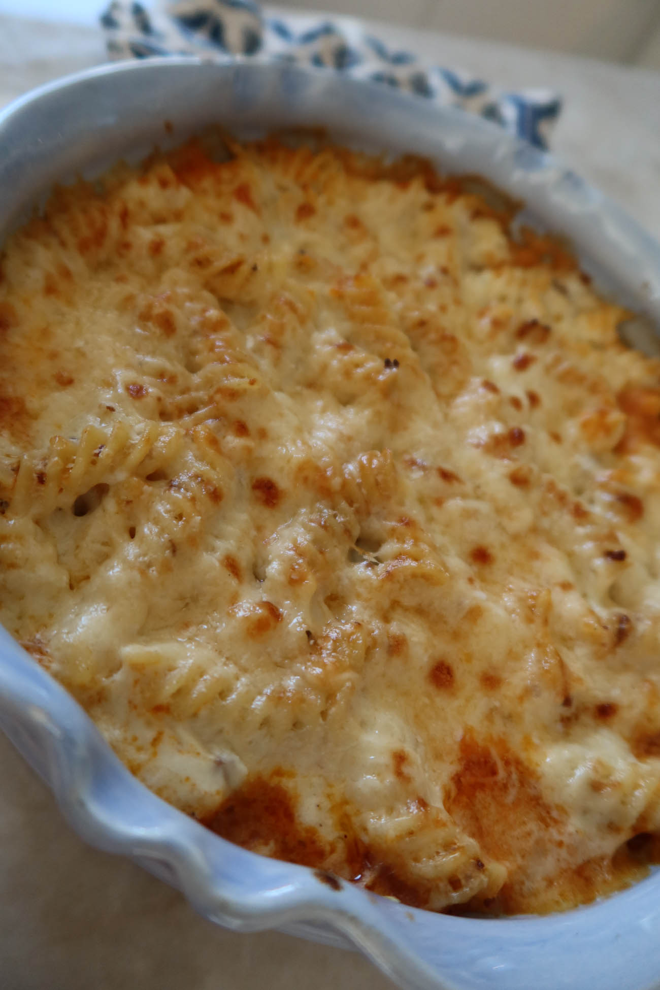 Krämig pastagratäng med köttfärs i bit