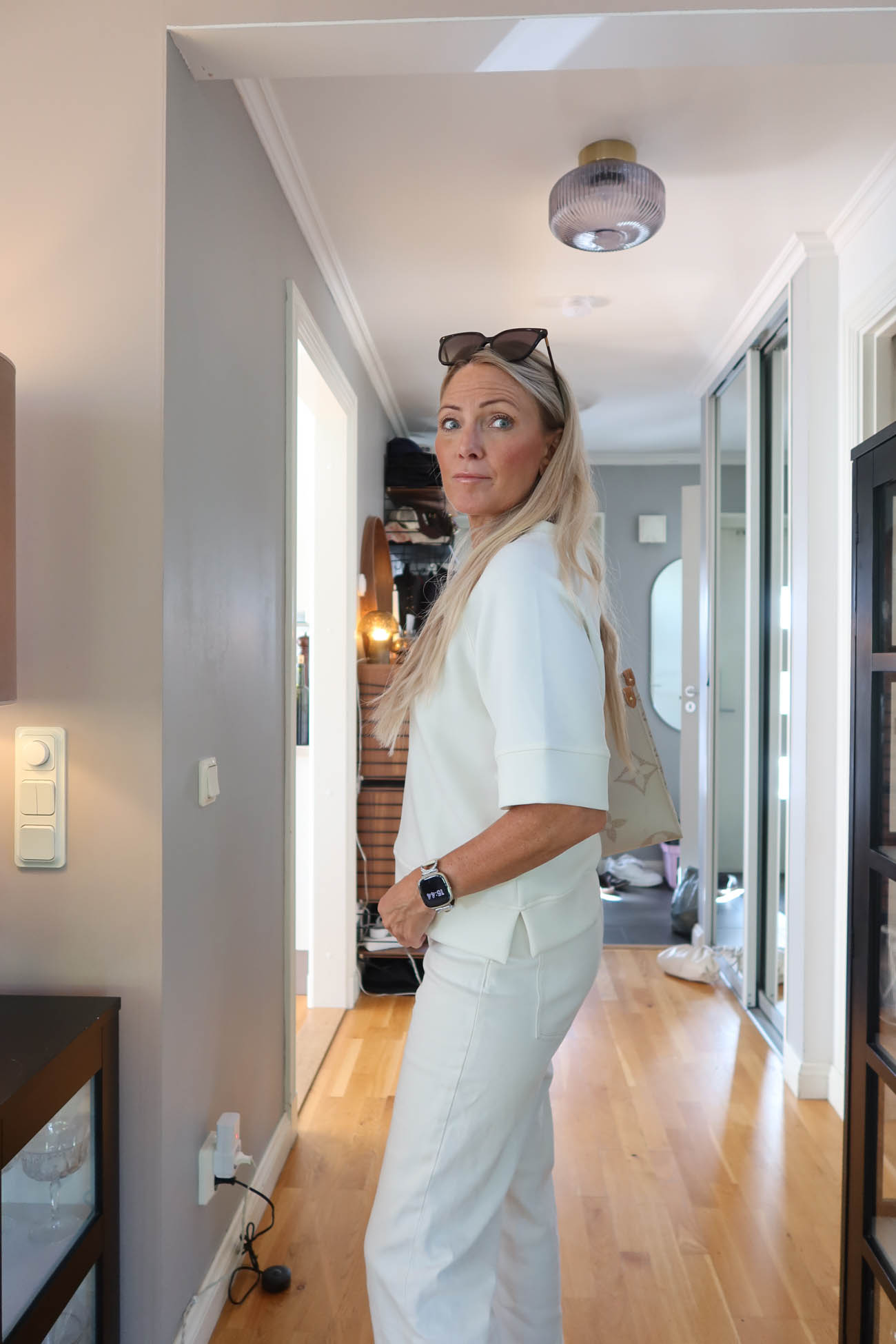 Kortärmad sweatshirt från Lindex med slits i sidorna