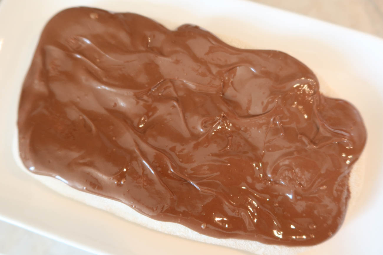 Nutella breds ut på varm pinsa