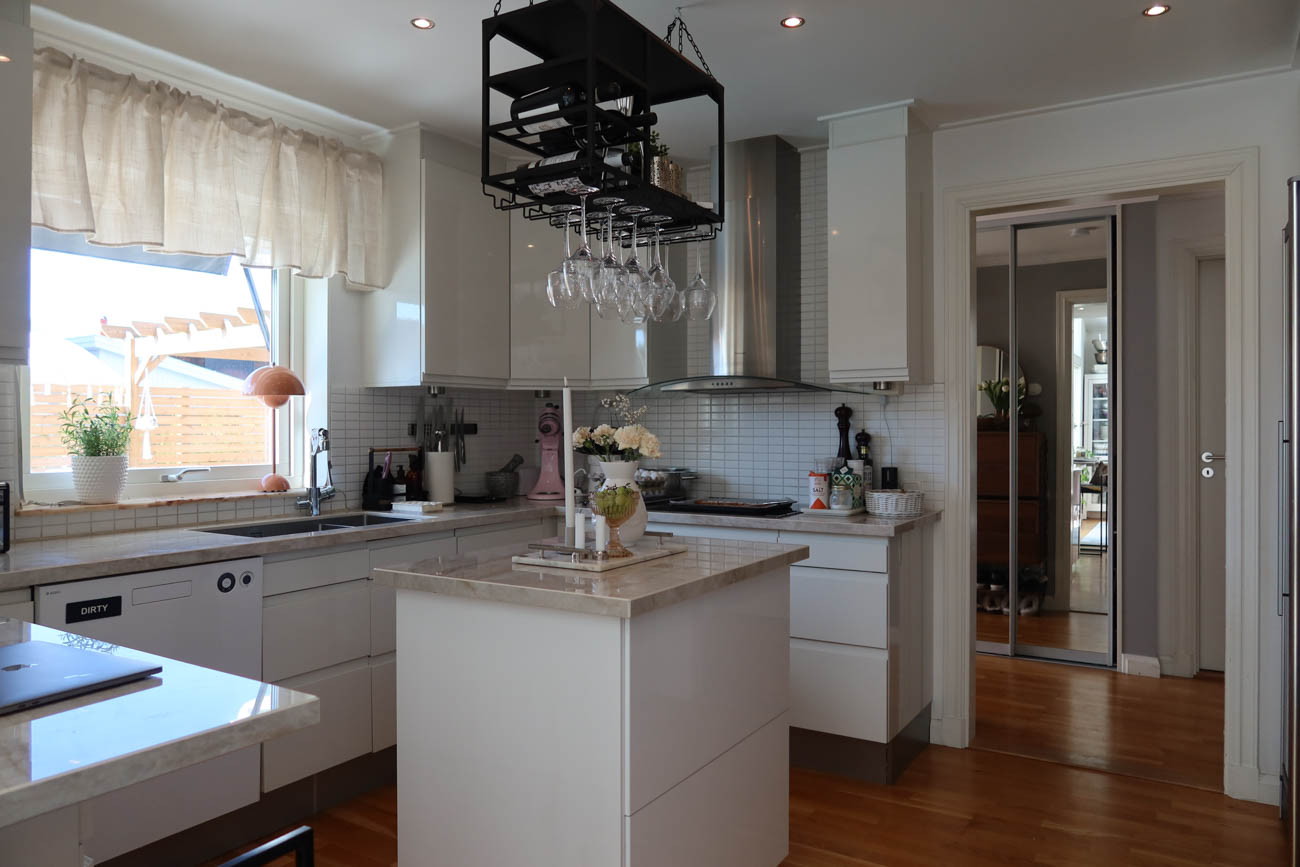 Kolakakor med brynt smör på fat