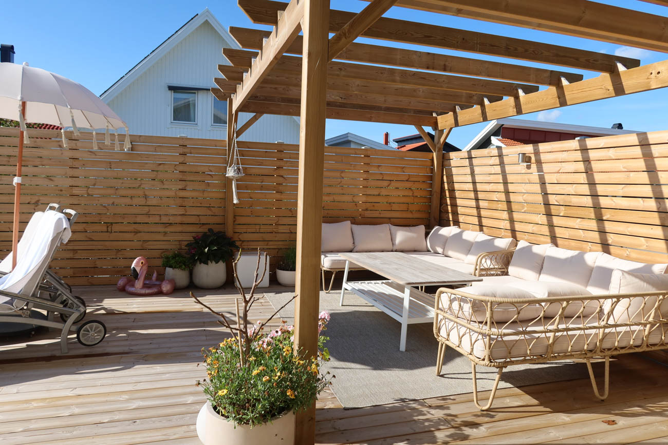 Poolområde hemma hos Victoria Riis