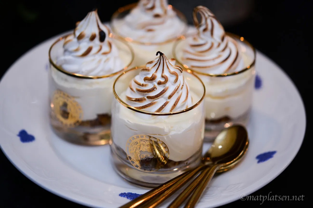 Citronfromage i glas med nötkross (Matplatsen)