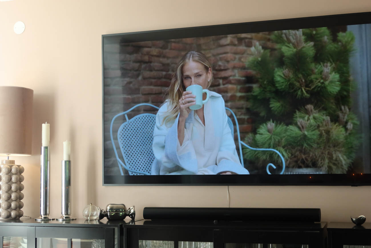 Cosmopolitan serverad i martiniglas