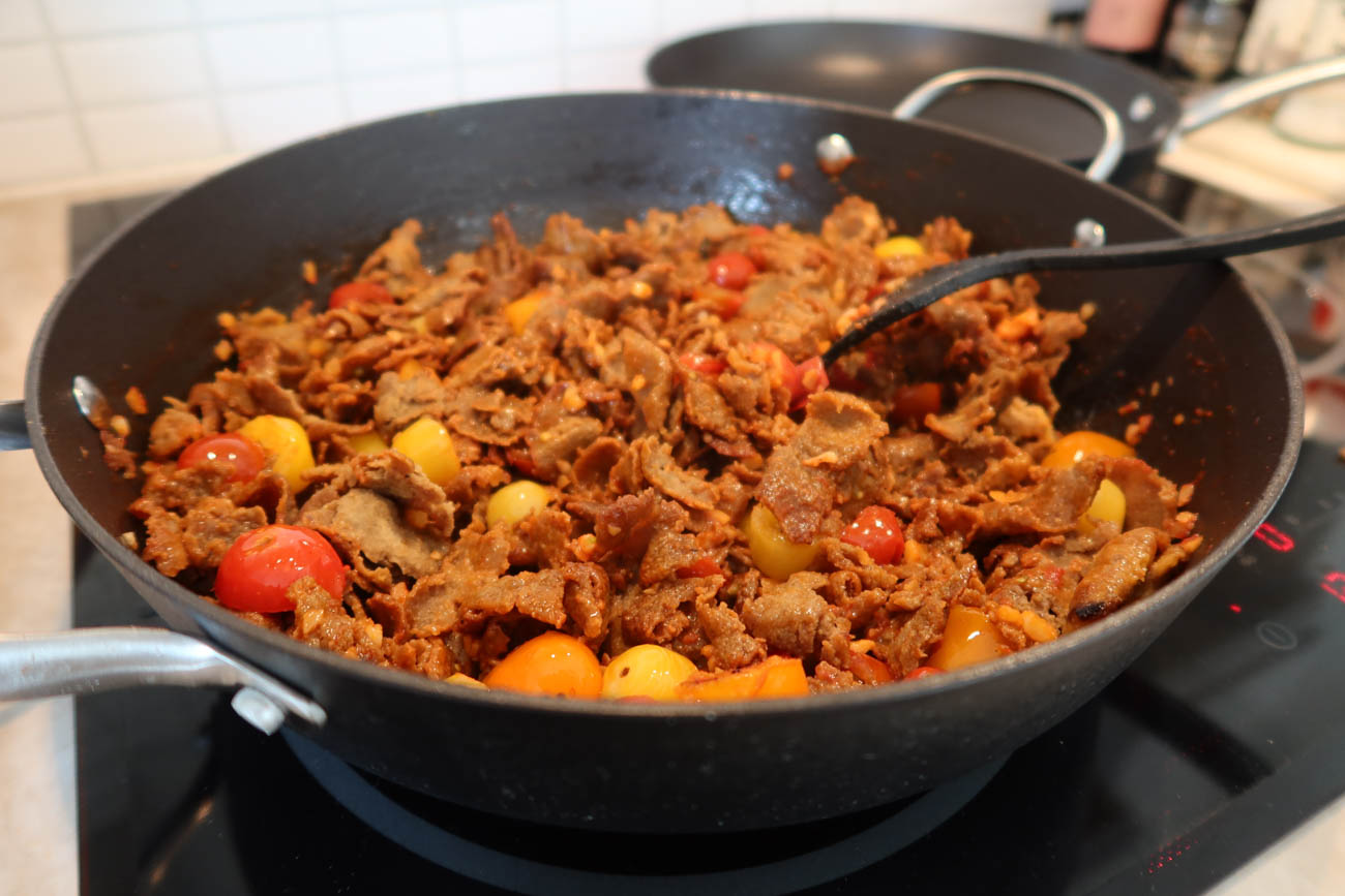 Kebabskav med lök och tomat