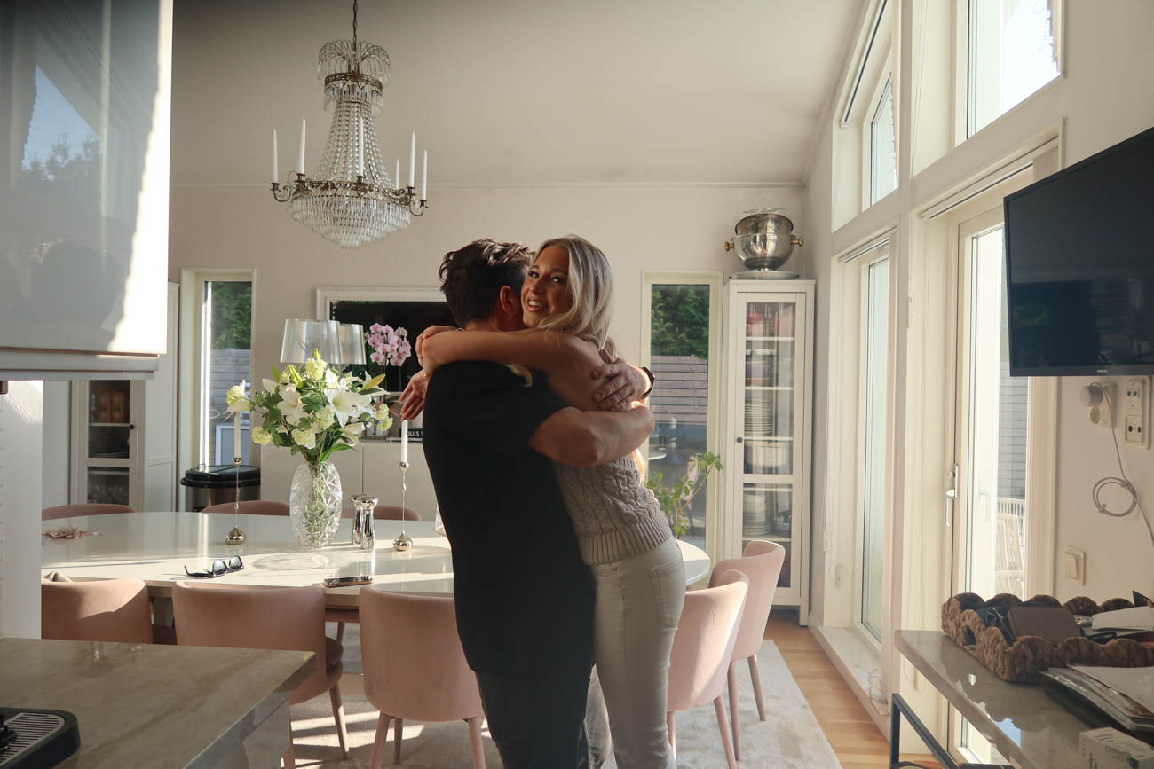 Familjen hemma i solen en septemberdag