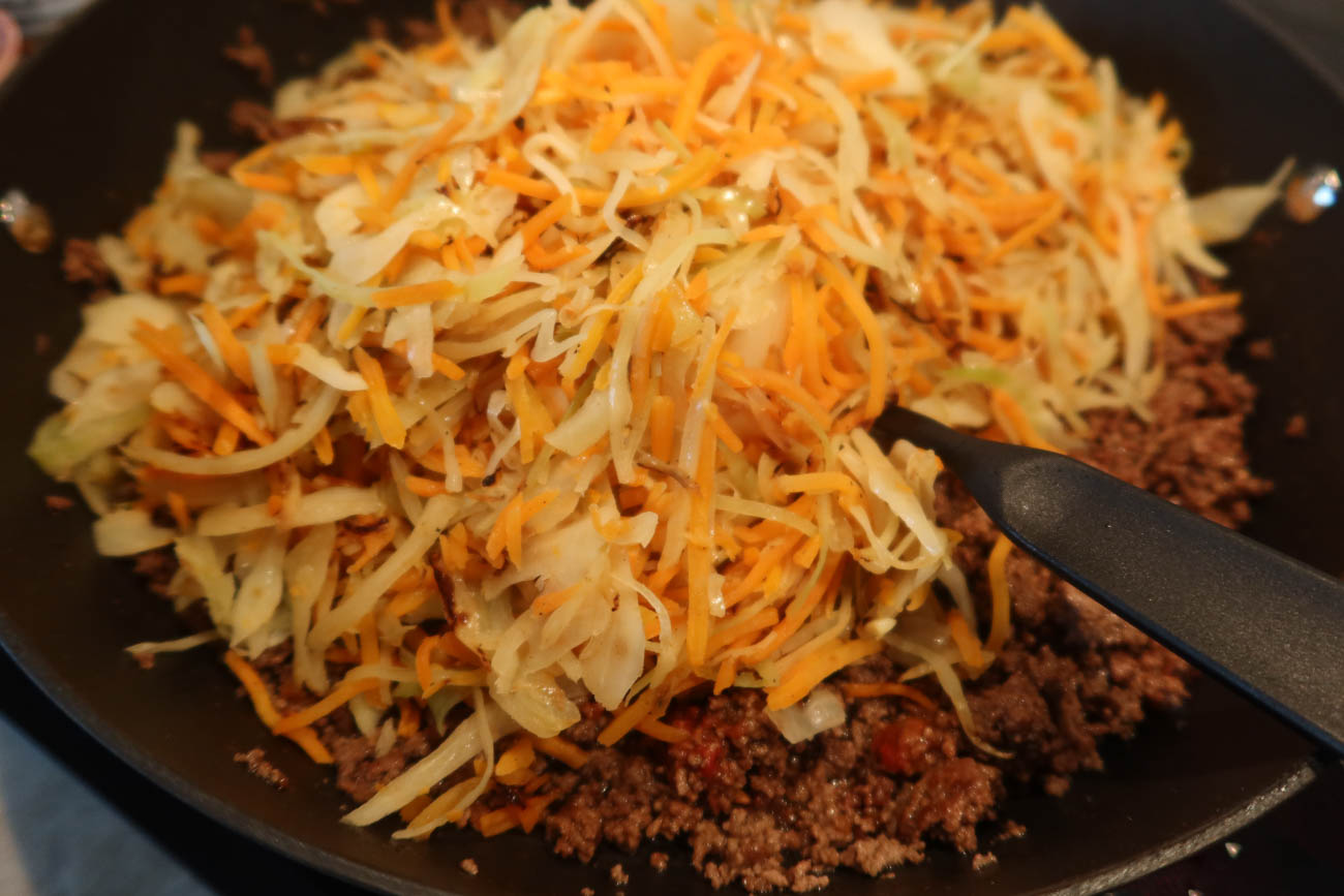 Stekpanna med vitkål och morötter