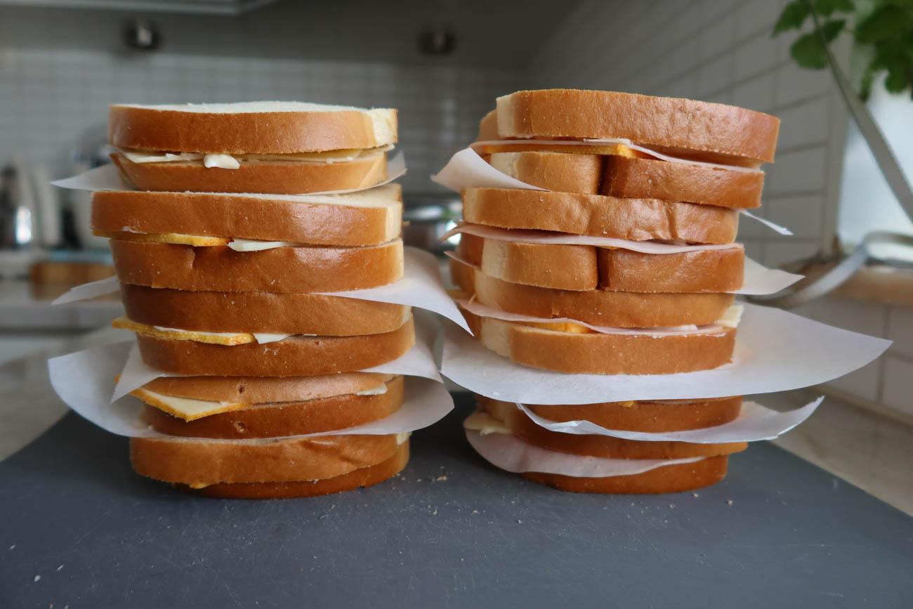 Städspray från Ajax i påfyllda flaskor