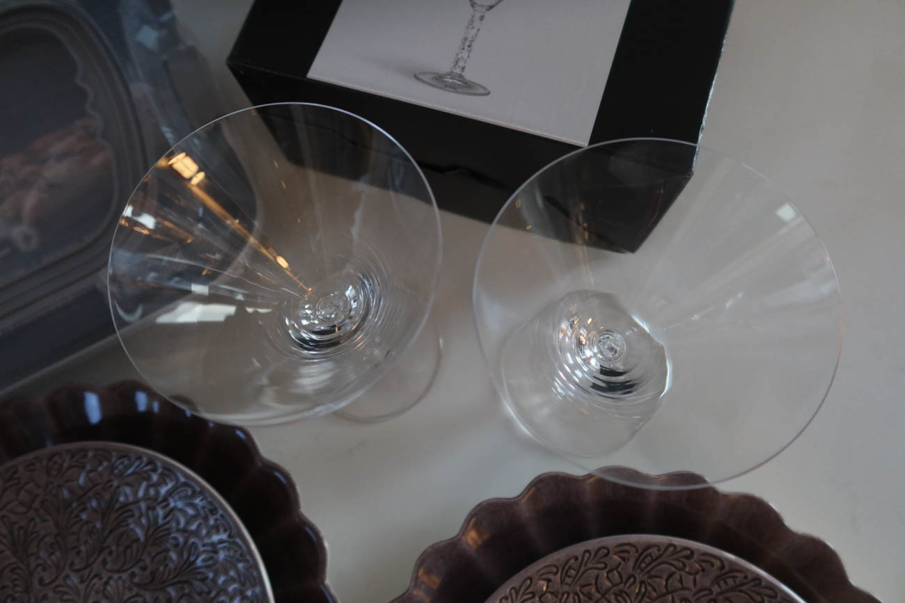 Mateus porslin i plommon