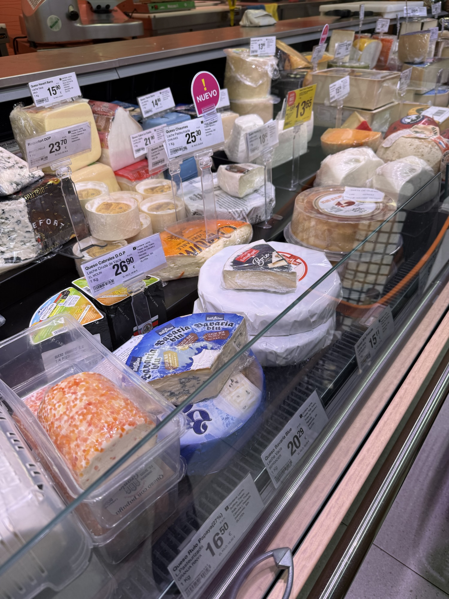 Frukost med färskpressad apelsinjuice och kaffe