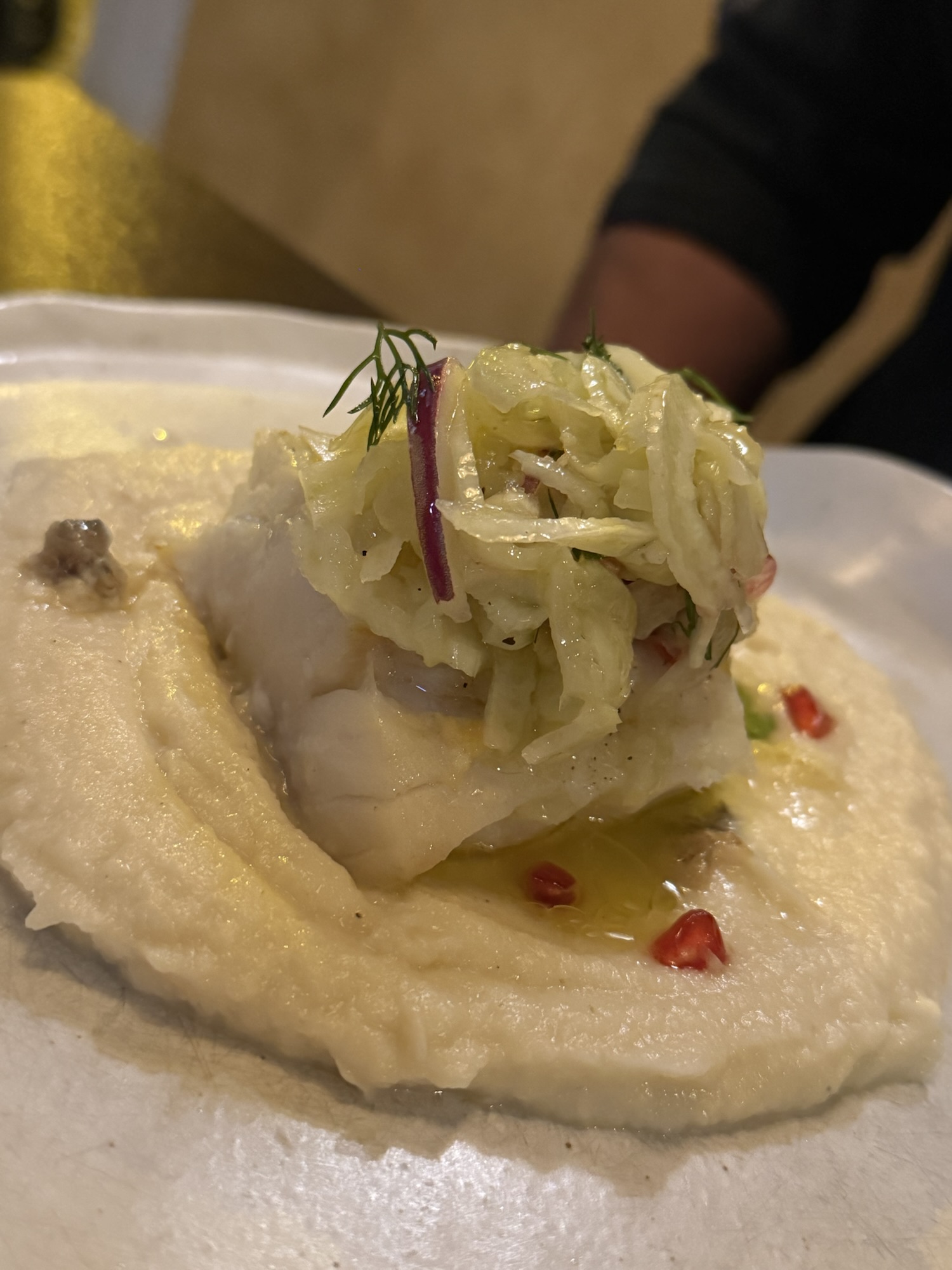 Palmer och blå himmel på spanska solkusten