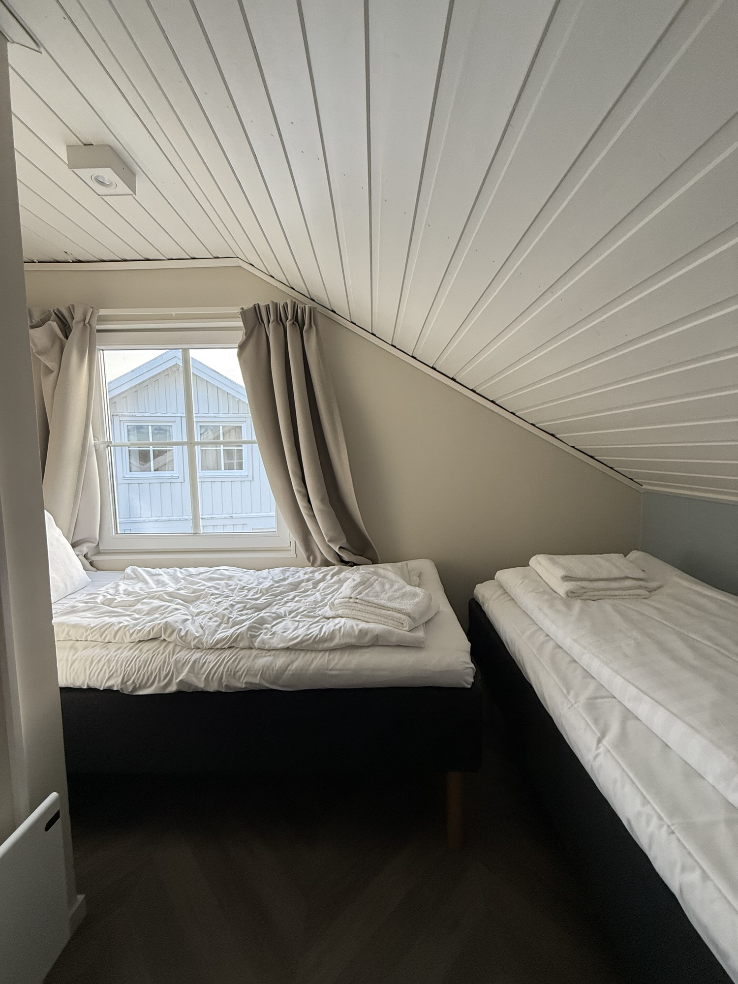 Familjemys på Tanumstrand under stormen Amy