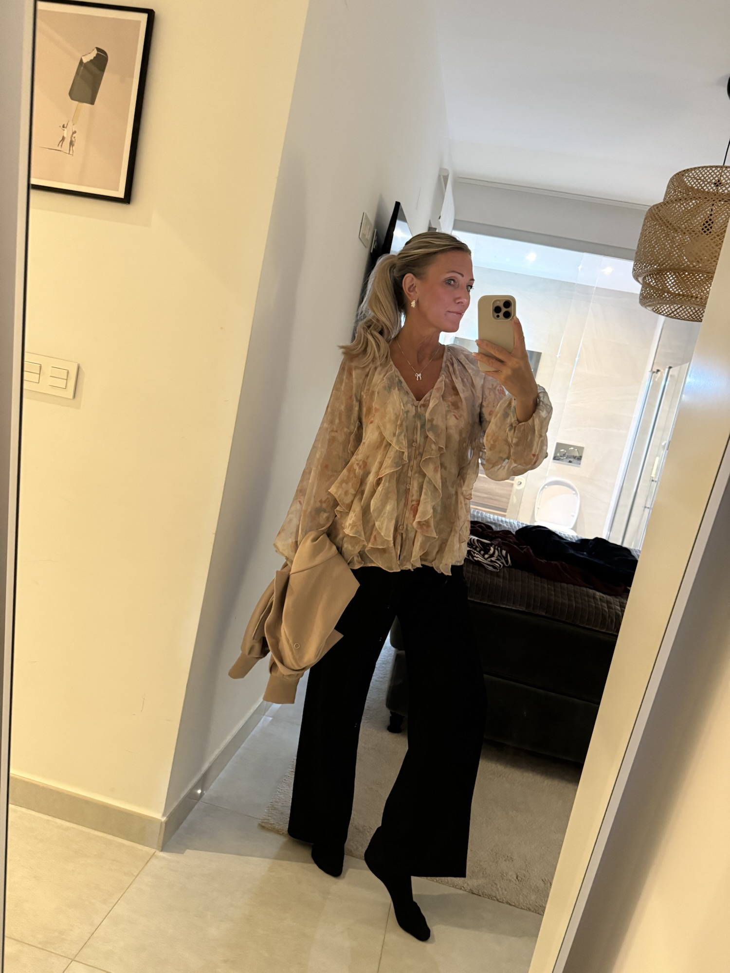 Kvällsoutfit i Torrevieja – blus och byxor