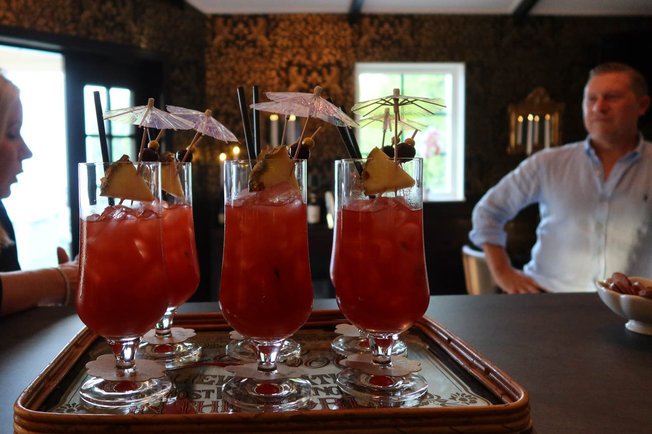 Julig servering med kavring, smör och ost