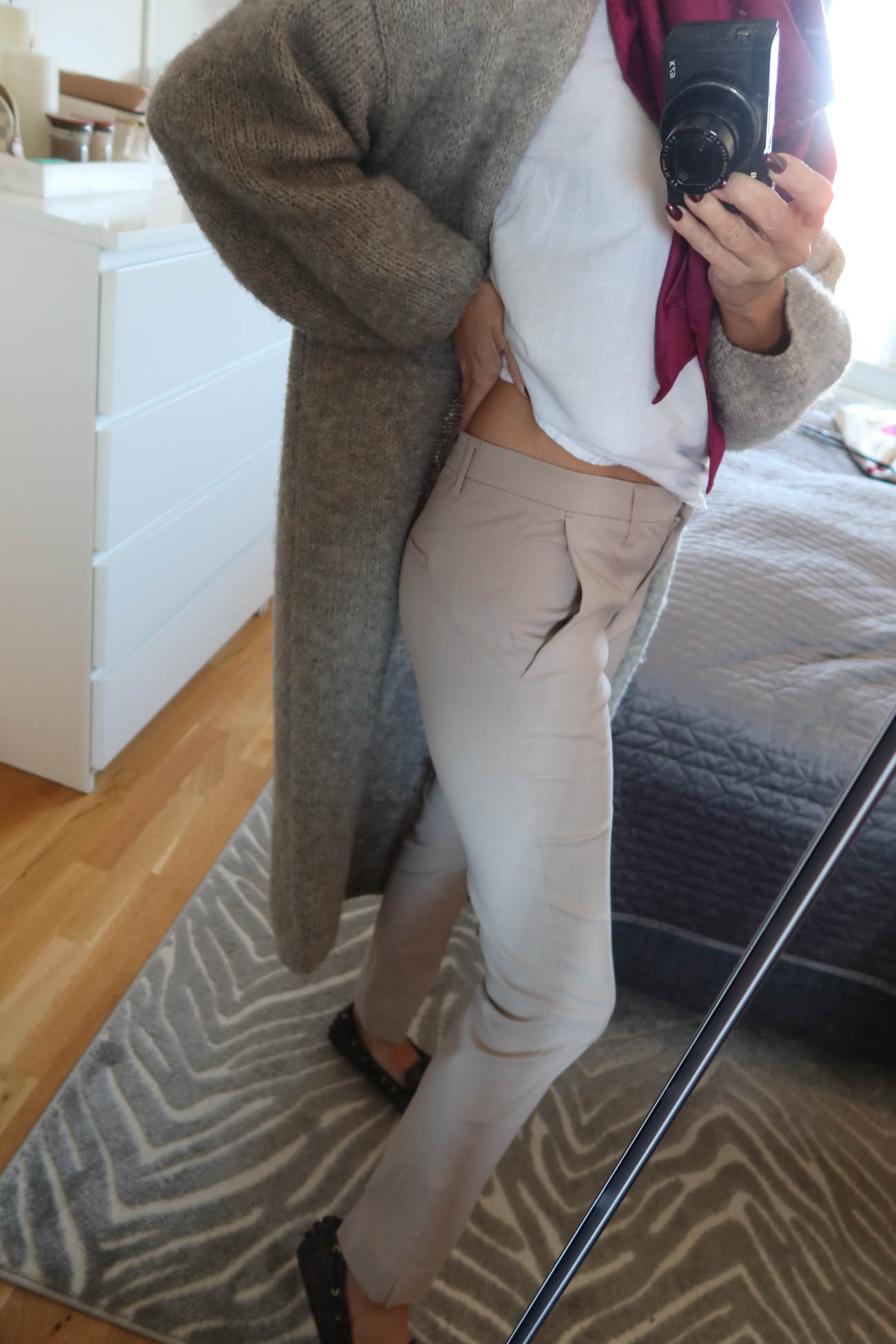 Ellos svarta byxor provade