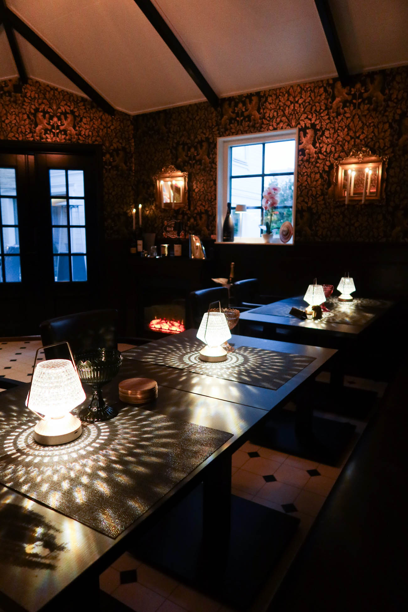 Inredning pub i trädgård