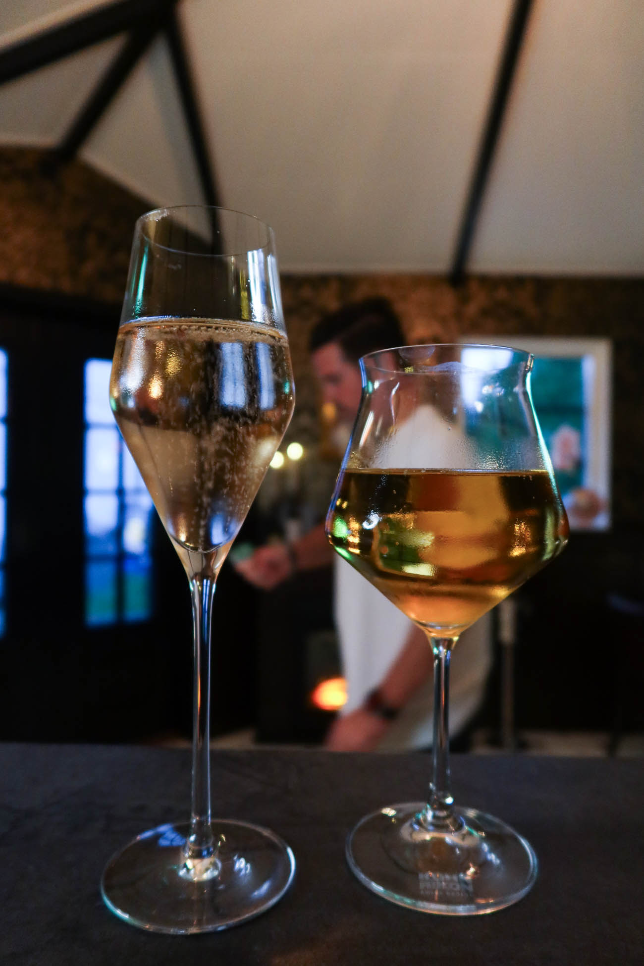 Pub med glas och flaskor